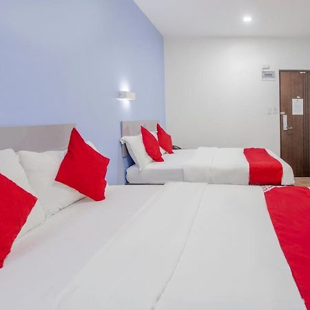 Oyo 637 Fox Hotel Quezon City Exteriör bild