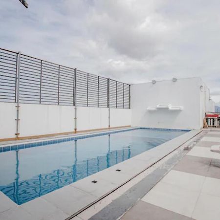 Oyo 637 Fox Hotel Quezon City Exteriör bild