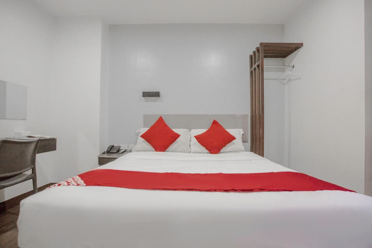 Oyo 637 Fox Hotel Quezon City Exteriör bild
