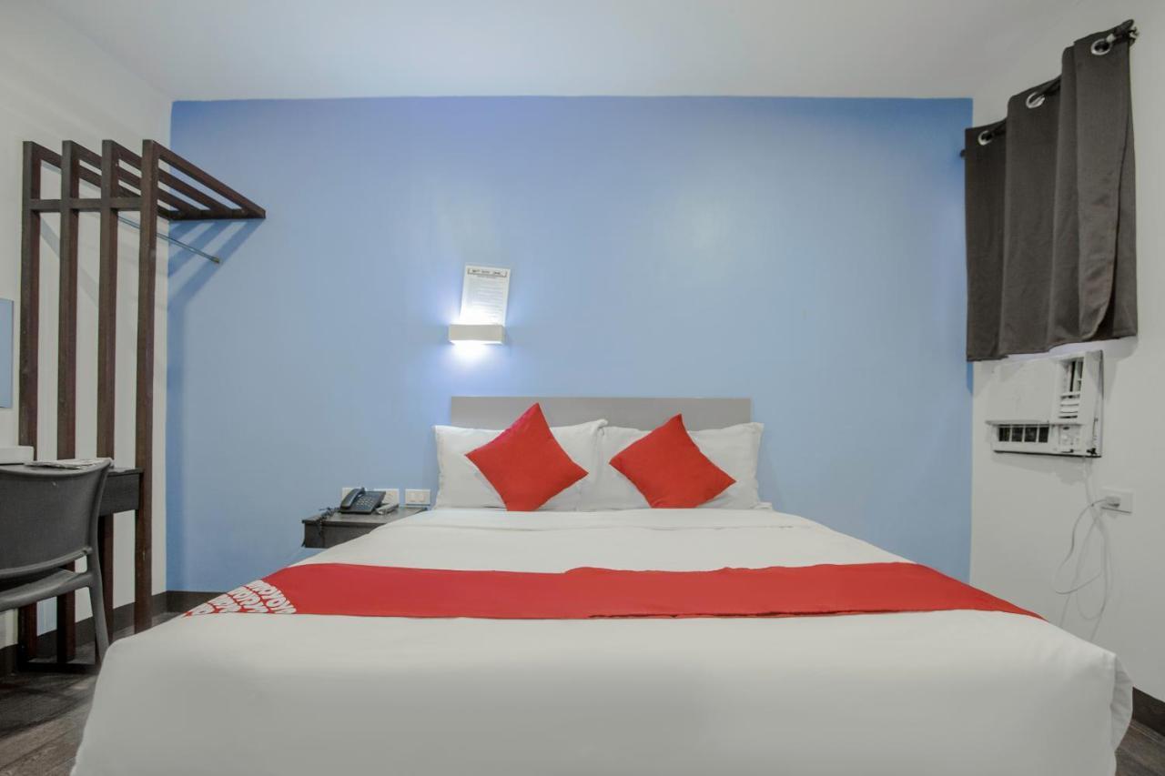 Oyo 637 Fox Hotel Quezon City Exteriör bild