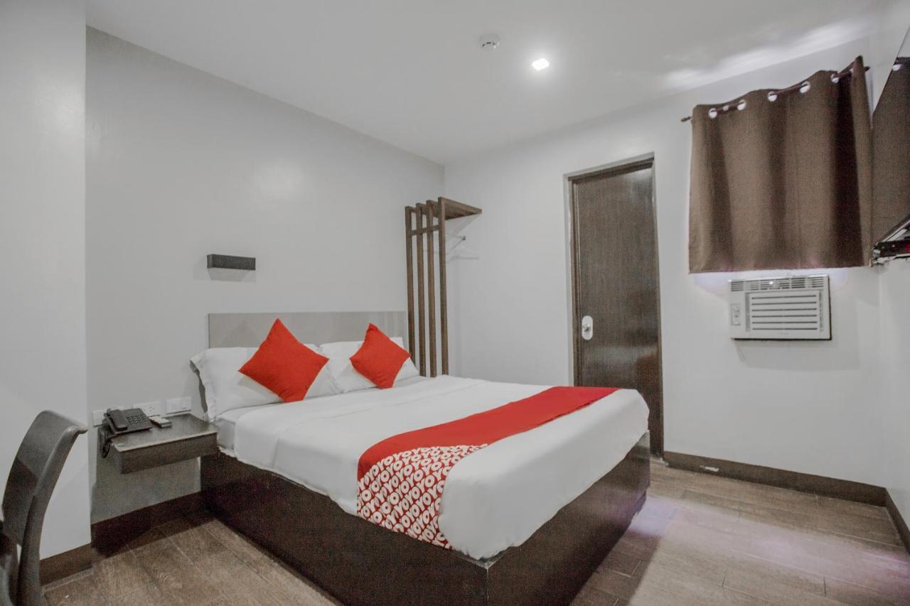 Oyo 637 Fox Hotel Quezon City Exteriör bild