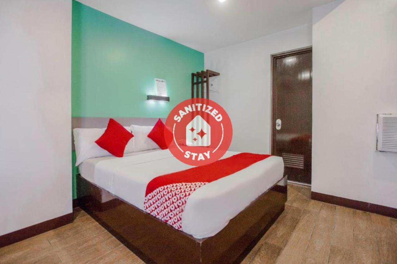 Oyo 637 Fox Hotel Quezon City Exteriör bild