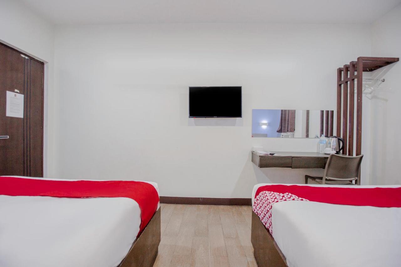 Oyo 637 Fox Hotel Quezon City Exteriör bild