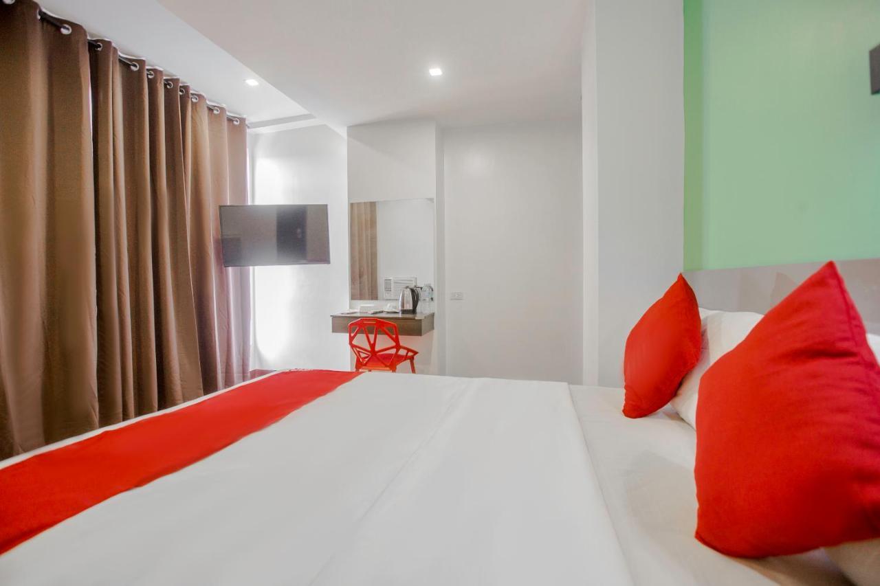 Oyo 637 Fox Hotel Quezon City Exteriör bild