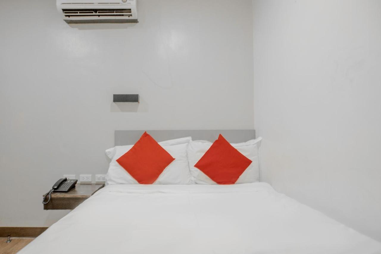 Oyo 637 Fox Hotel Quezon City Exteriör bild