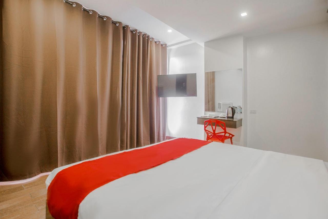 Oyo 637 Fox Hotel Quezon City Exteriör bild