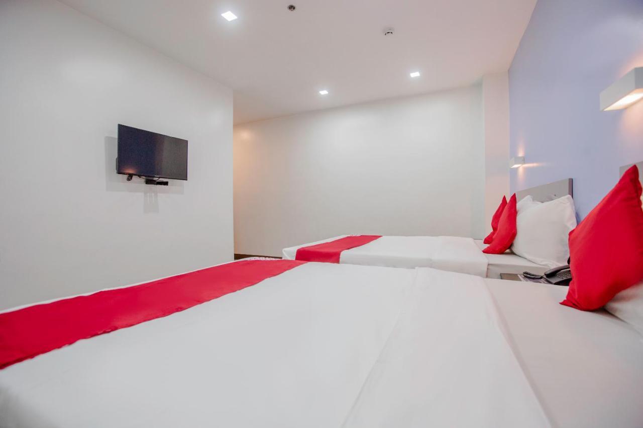 Oyo 637 Fox Hotel Quezon City Exteriör bild