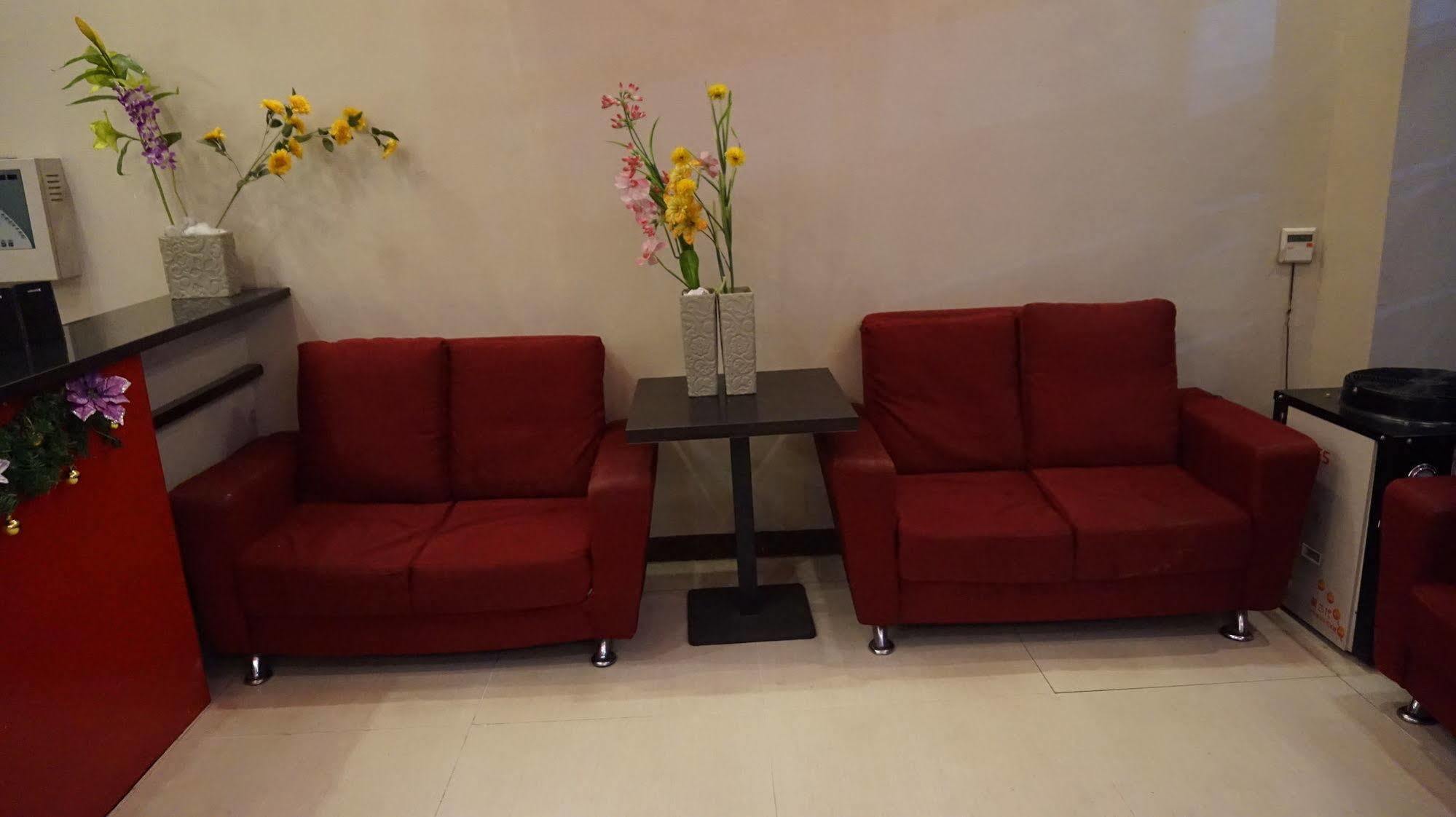 Oyo 637 Fox Hotel Quezon City Exteriör bild