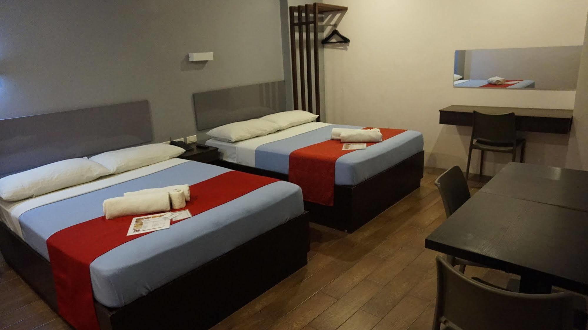Oyo 637 Fox Hotel Quezon City Exteriör bild