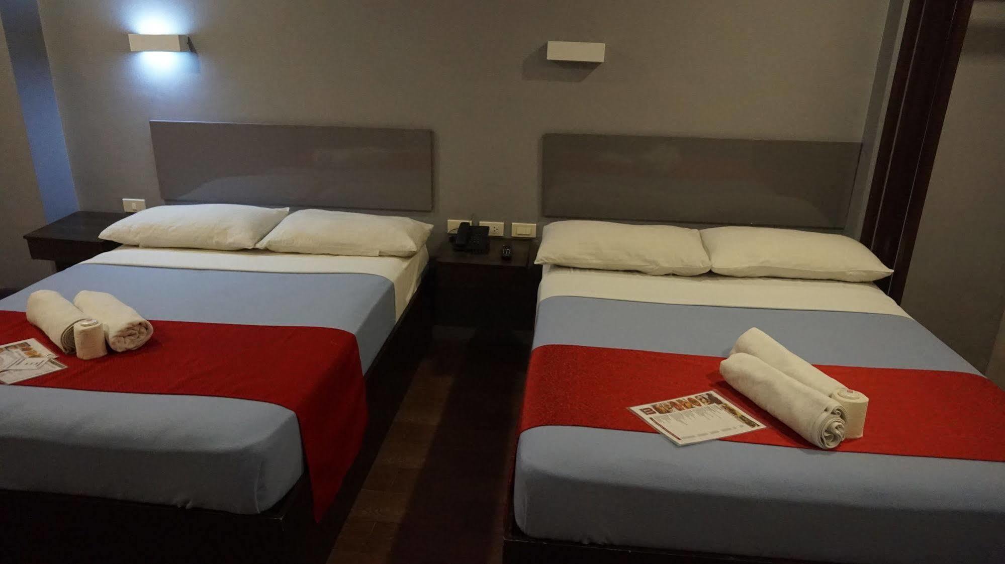 Oyo 637 Fox Hotel Quezon City Exteriör bild