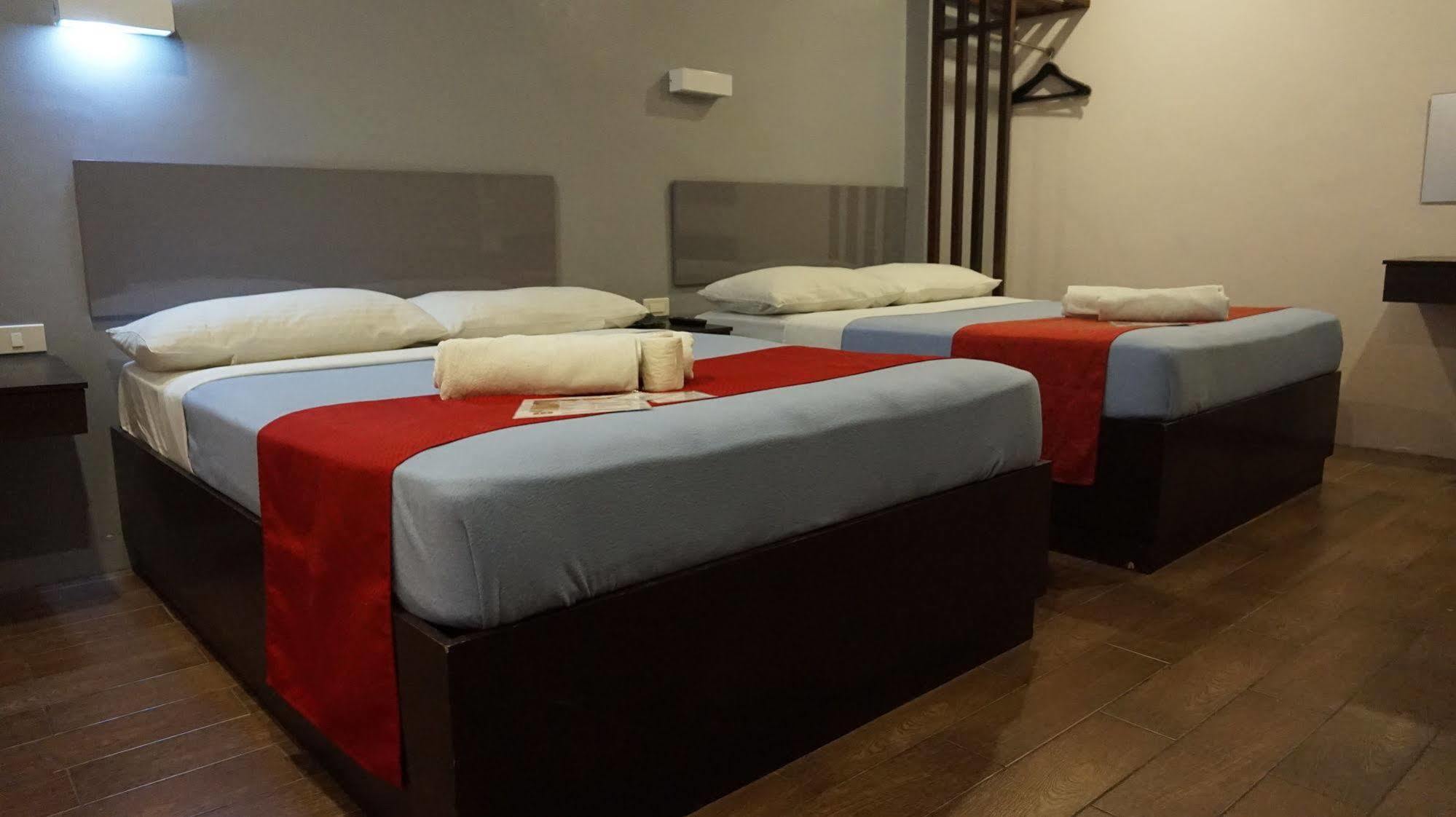 Oyo 637 Fox Hotel Quezon City Exteriör bild