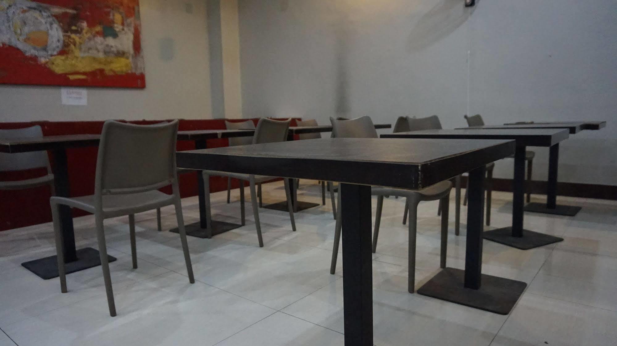 Oyo 637 Fox Hotel Quezon City Exteriör bild