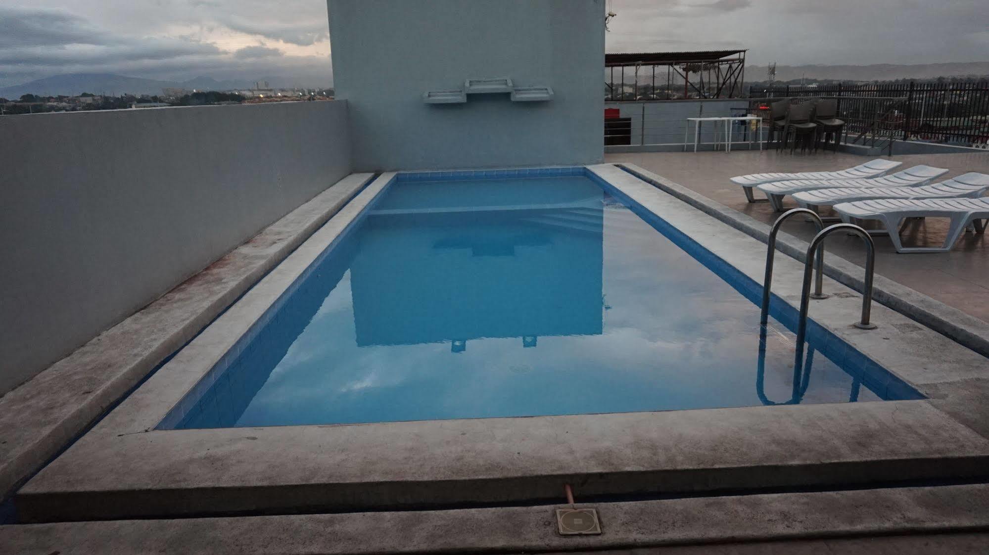 Oyo 637 Fox Hotel Quezon City Exteriör bild